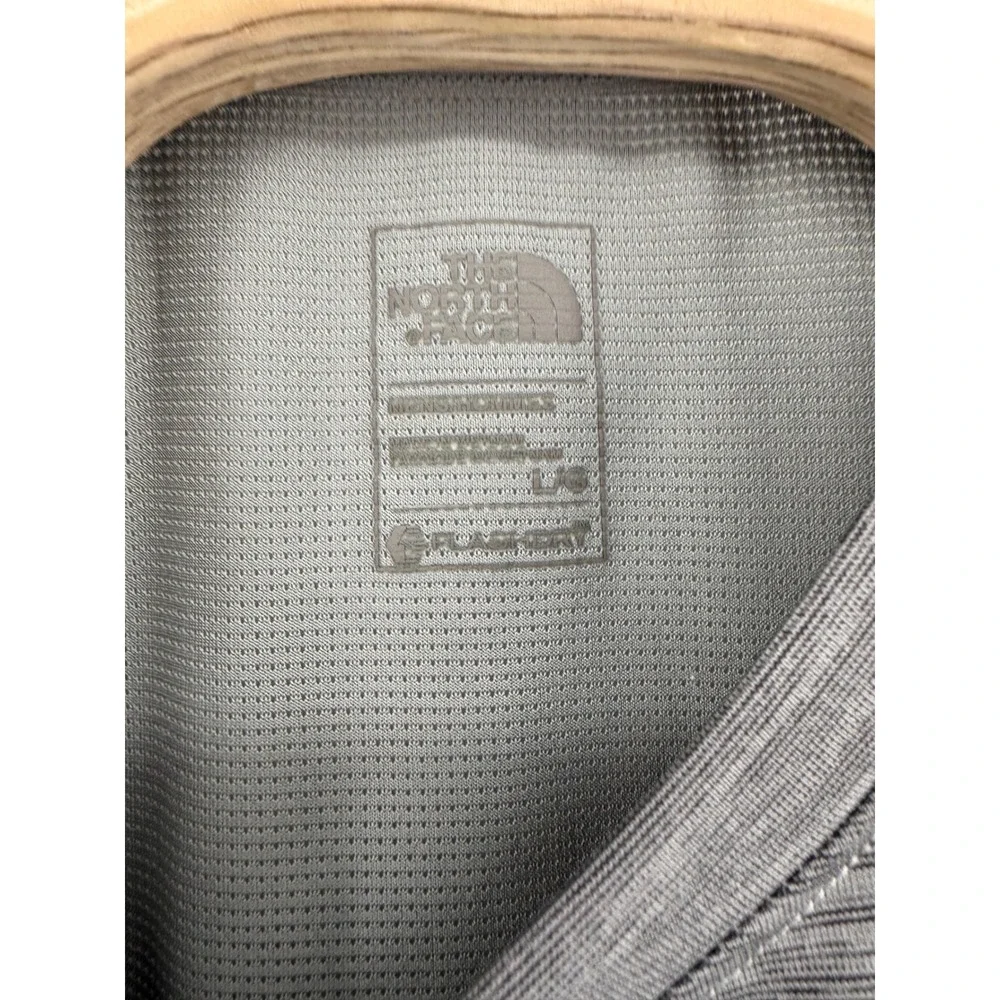 The North Face FlashDry Performance T-Shirt Large Polyester Grey Heathered Tee